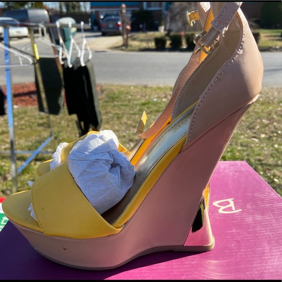 Beautiful Bamboo Wedges Size 7 1/2 - Picture 2 of 4